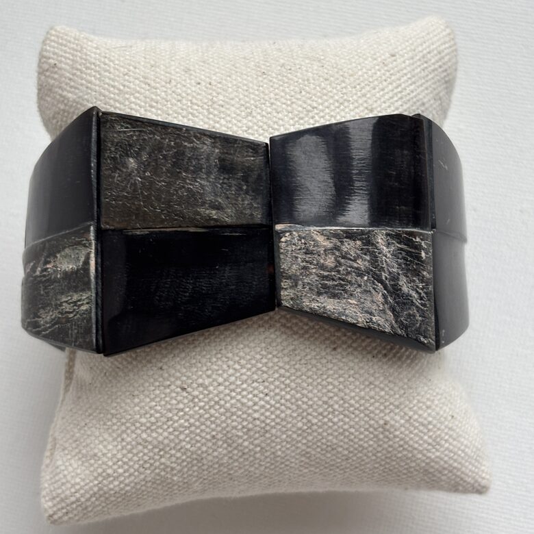 Asimetriska rokassprādze