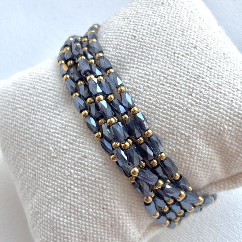 Rokassprādze ar kristāliņiem