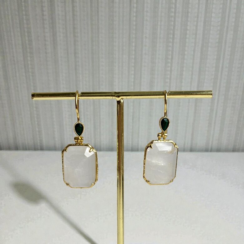 Auskari ar kalnu kristālu