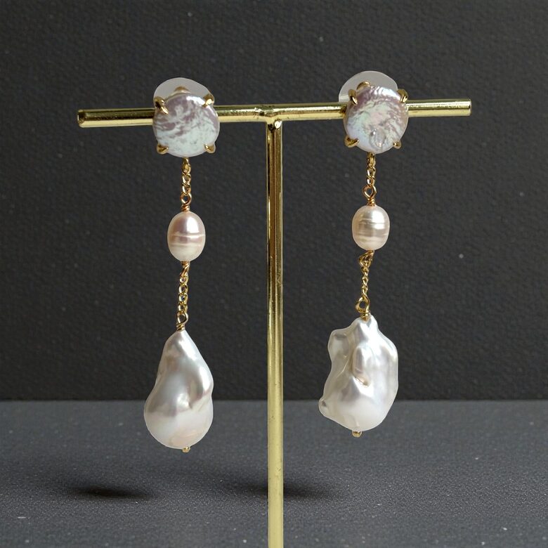 Auskari ar baroka upes pērlēm