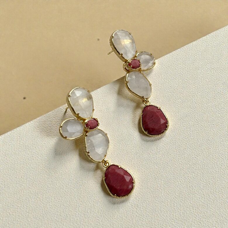 Auskari ar dabīgiem akmeņiem