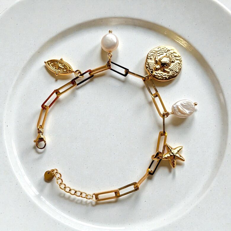 Rokassprādze ar piekariņiem 