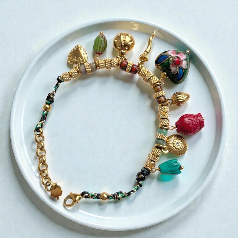 Rokassprādze ar piekariņiem 