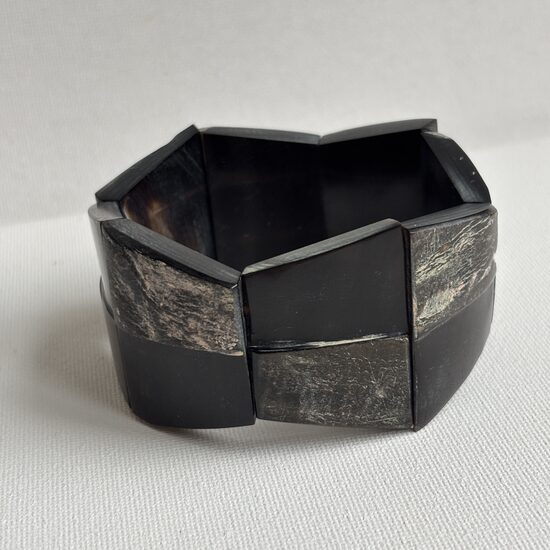 Asimetriska rokassprādze