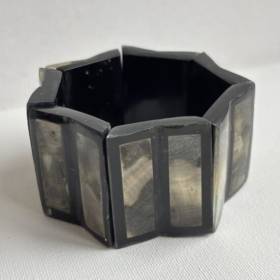 Rokassprādze ar perlamutru