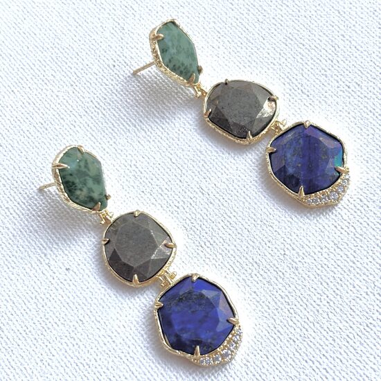 Gari auskari ar dabīgiem akmeņiem