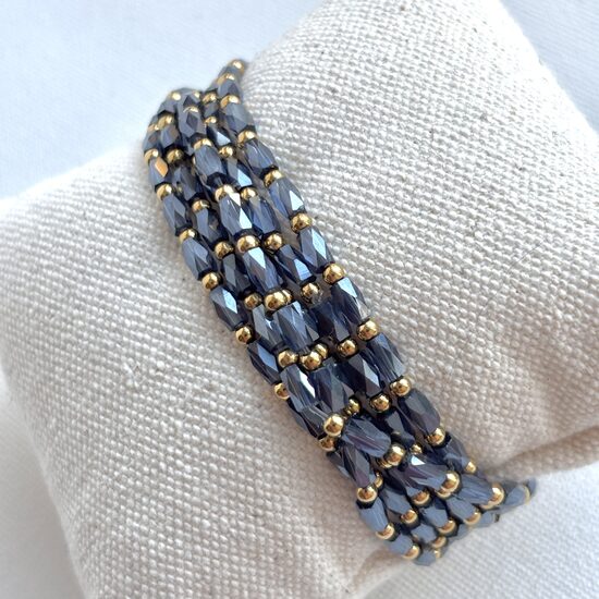 Rokassprādze ar kristāliņiem