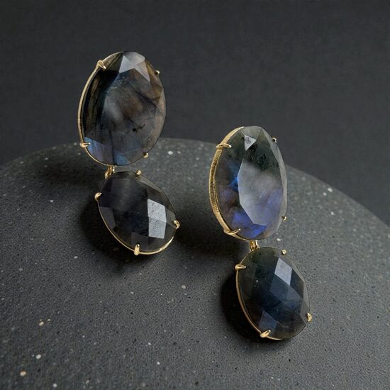 Auskari ar labrodorītu