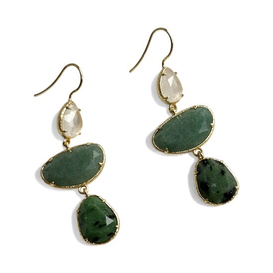 Auskari ar dabīgiem akmeņiem