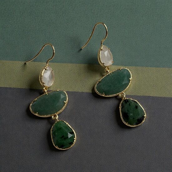 Auskari ar dabīgiem akmeņiem