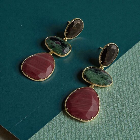 Auskari ar dabīgiem akmeņiem