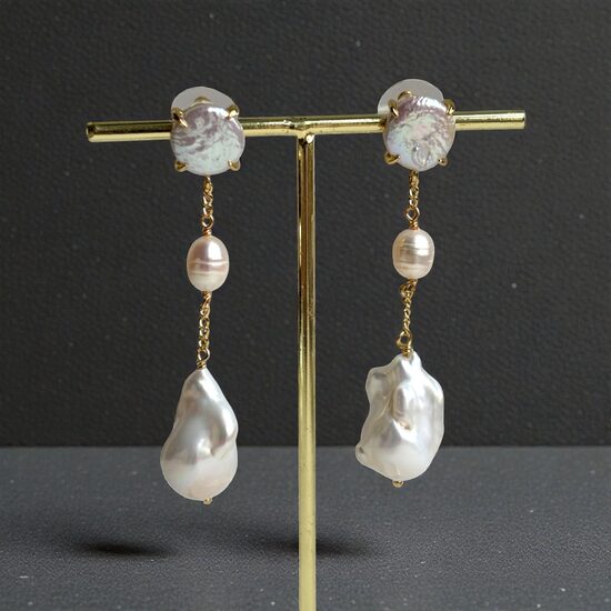 Auskari ar baroka upes pērlēm