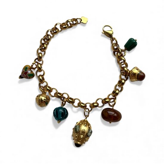 Rokassprādze ar piekariņiem 