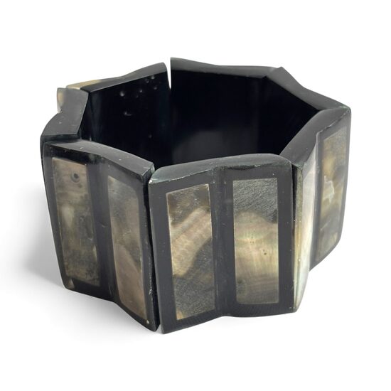 Rokassprādze ar perlamutru