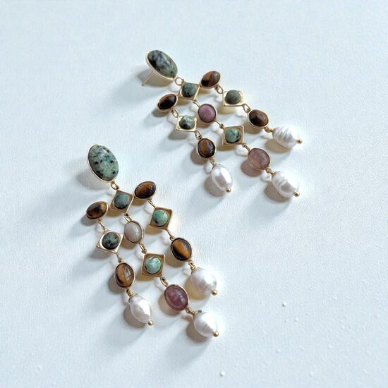 Gari auskari ar Āfrikas tirkīzu un upes pērlēm