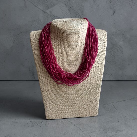 Kaklarota ar smalkiem kristāliņiem