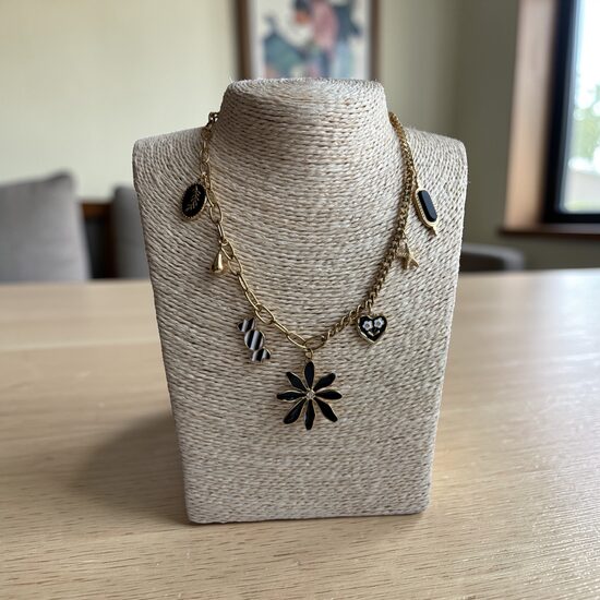 Kaklarota ar piekariņiem