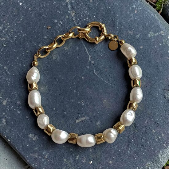 Rokassprādze ar upes pērlēm